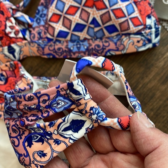 Daisy Fuentes Keyhole Bikini Bottom Pieced Fixed Tri-Bra Bikini Set 6 - Picture 12 of 13